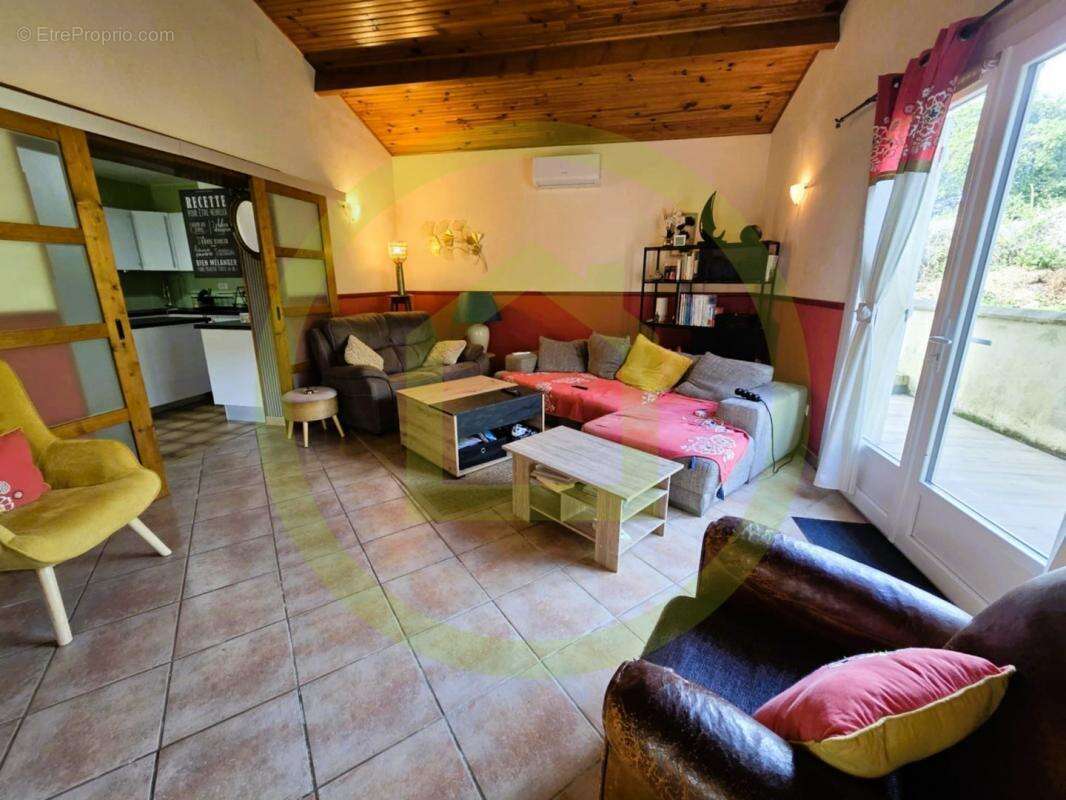 Maison à SAINT-BONNET-SUR-GIRONDE