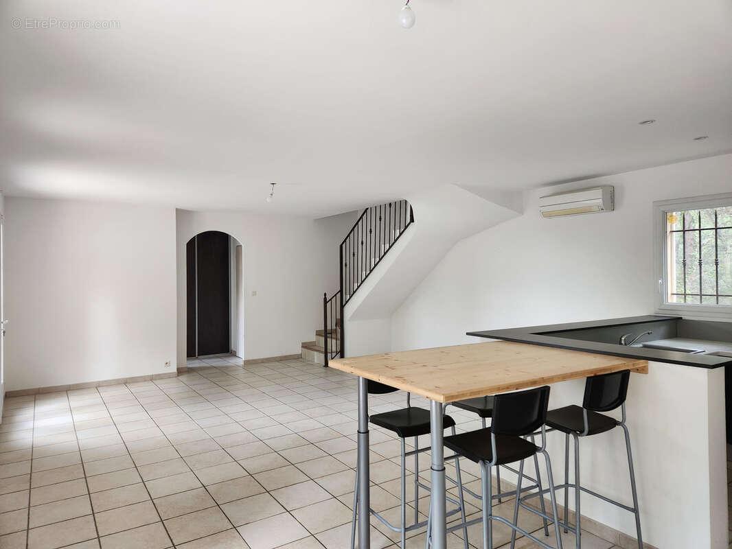 Maison à MERINDOL-LES-OLIVIERS