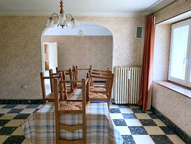 Maison à VILLENEUVE-L'ARCHEVEQUE