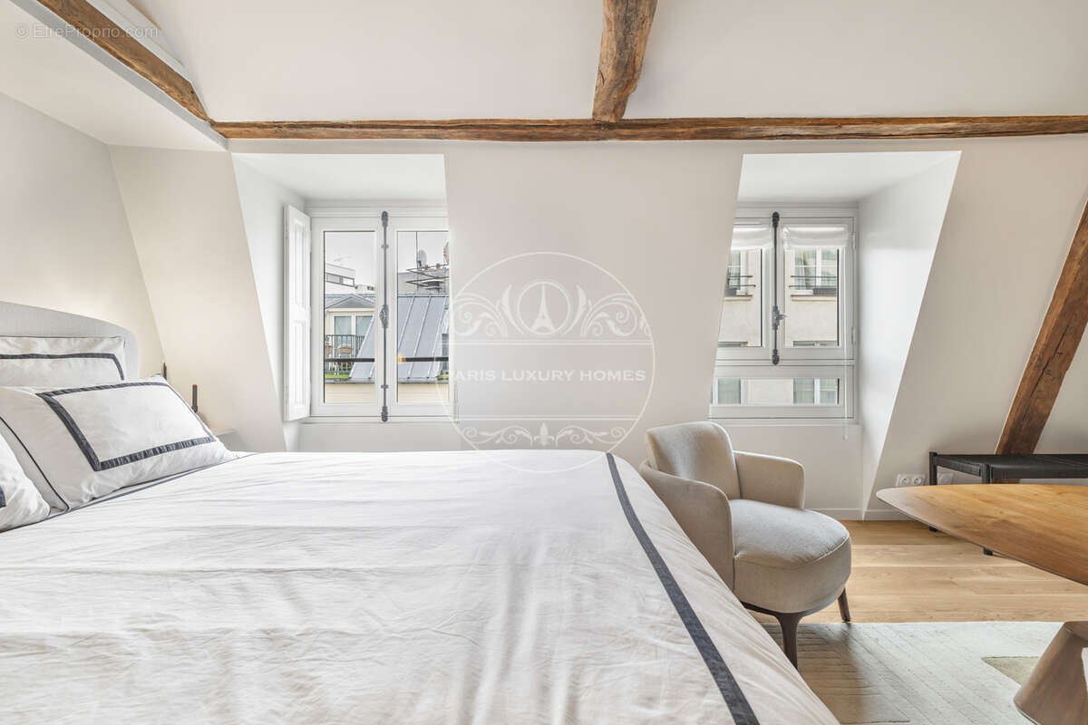 Appartement à PARIS-1E