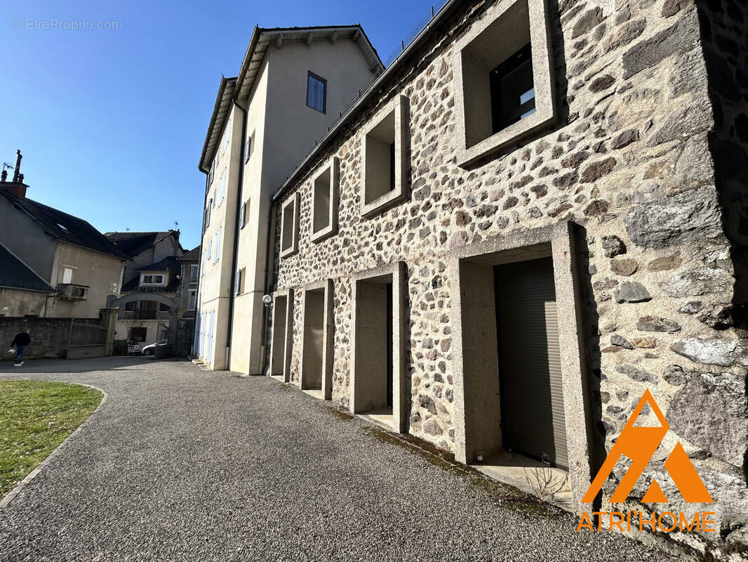 Appartement à VIC-SUR-CERE