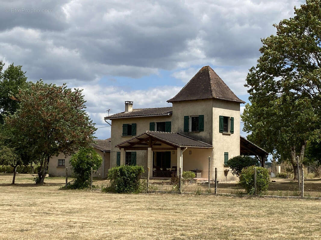 facade - Maison à CHENAUD
