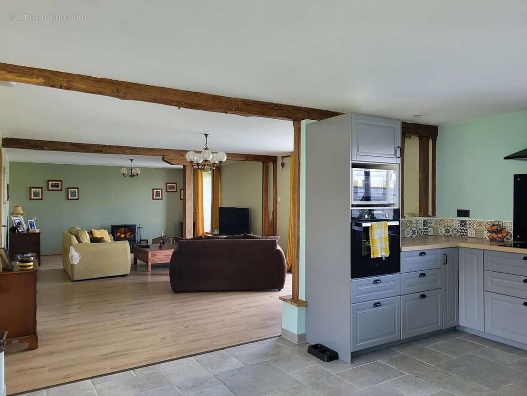 Maison à SAINT-PRIEST-LA-PLAINE