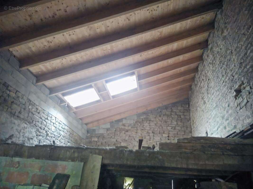Maison de charme à rénover au calme - photo 9