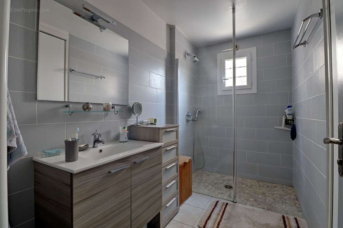 Maison à JOUY-LE-MOUTIER