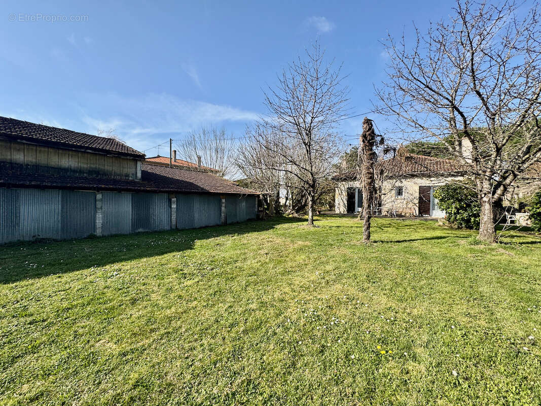 Maison à PUJOLS