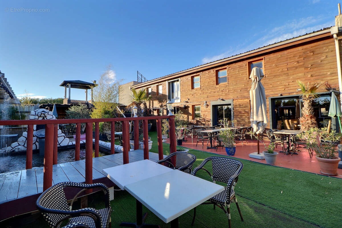 Commerce à SAINT-JEAN-DE-VEDAS