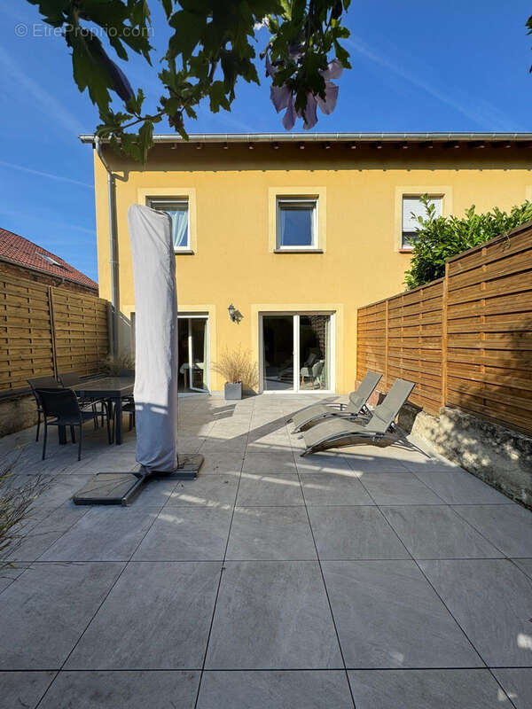 Maison 117 m2   3 chambres + grande terrasse   197 000 € - photo 2