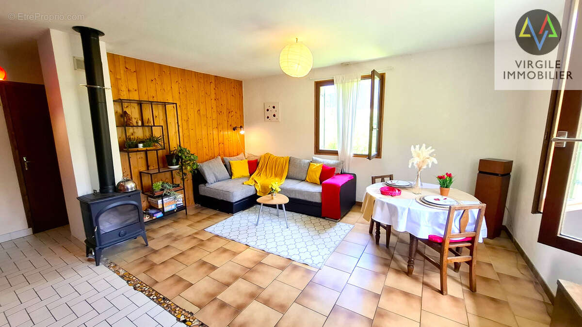 Maison avec terrasse, grand terrain, plage privative et fort potentiel à Rochejean - photo 7