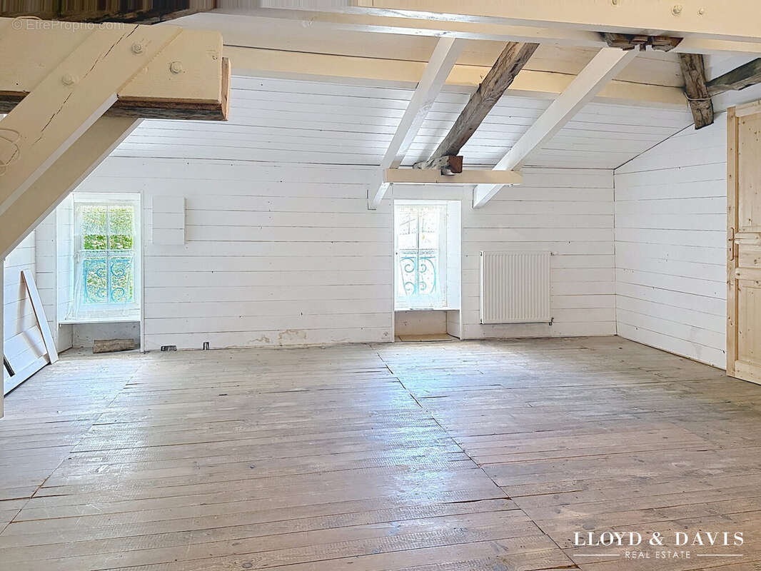 Maison 142 m² à Talmont-Sur-Gironde  - photo 4