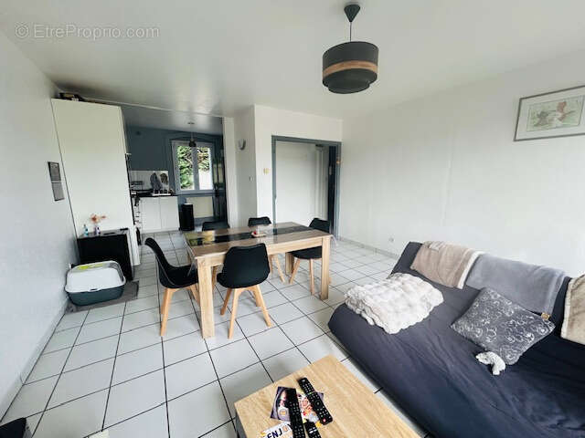 Appartement à SAINT-PRIEST-EN-JAREZ