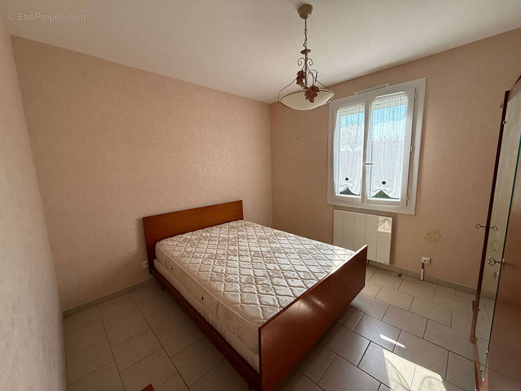 CANCON, dans un lotissement tranquille venez découvrir cette maison semi-enterrée de 75m2 avec deux chambres. La maison possède  - photo 6