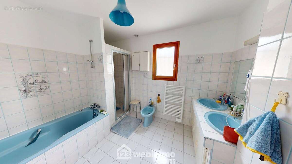 Salle de bain et salle d&#039;eau confortable - Maison à LA TRANCHE-SUR-MER