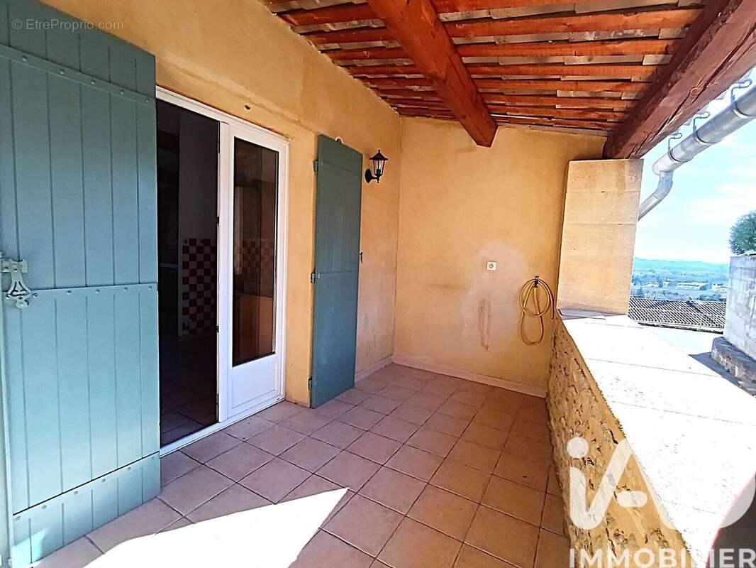 Photo 2 - Appartement à SAINT-JULIEN-DE-PEYROLAS