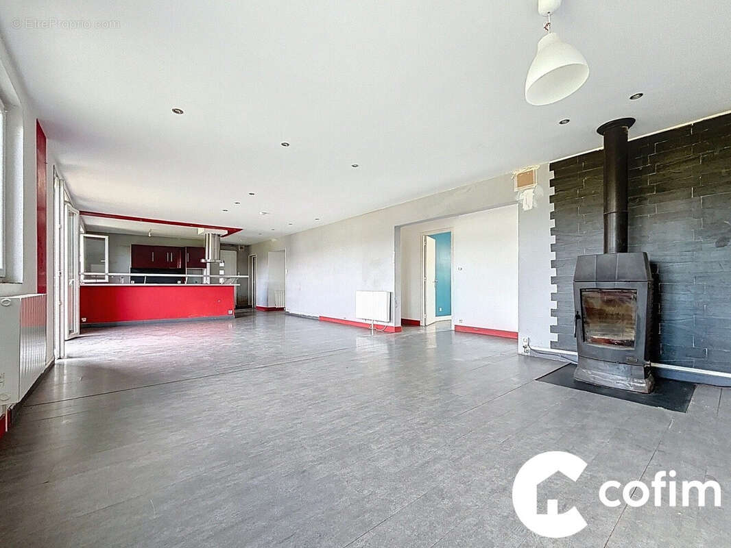 Maison à POUEYFERRE