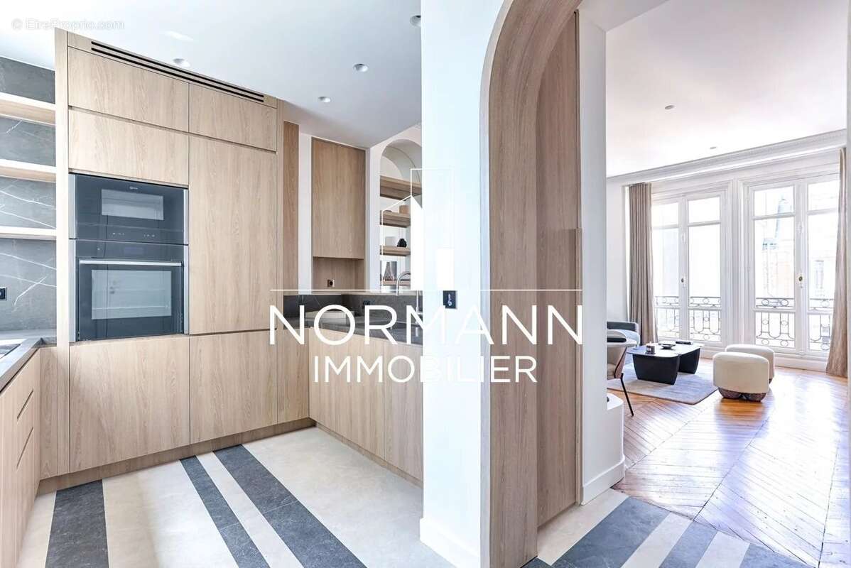 Appartement à PARIS-1E