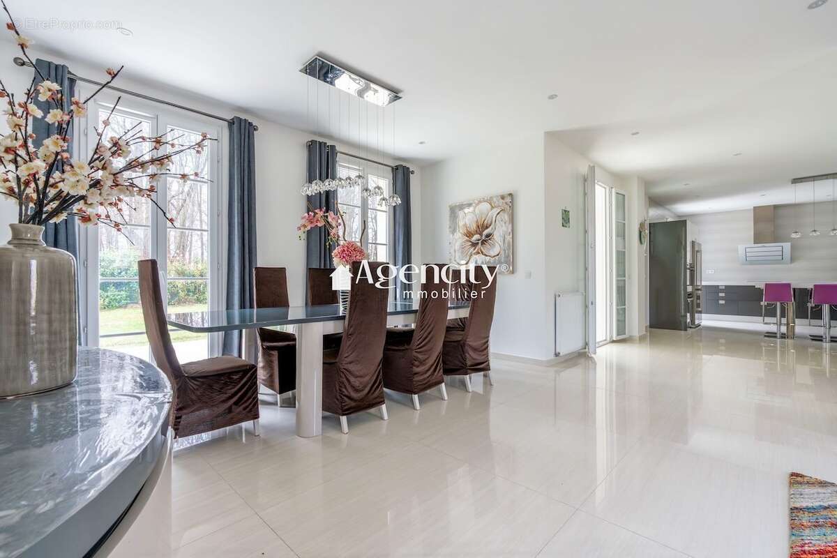 Maison à BAILLY-ROMAINVILLIERS