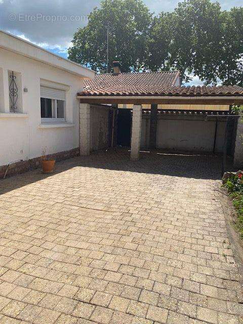 Villa type 4  avec veranda + Buanderie - Abri voiture sur 394m2 de jardin - photo 5