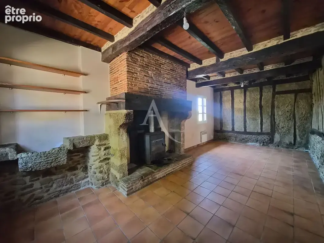 Authentique maison gasconne de plain-pied en pierre et colombages - Un bien plein de caractère à rénover. - photo 2