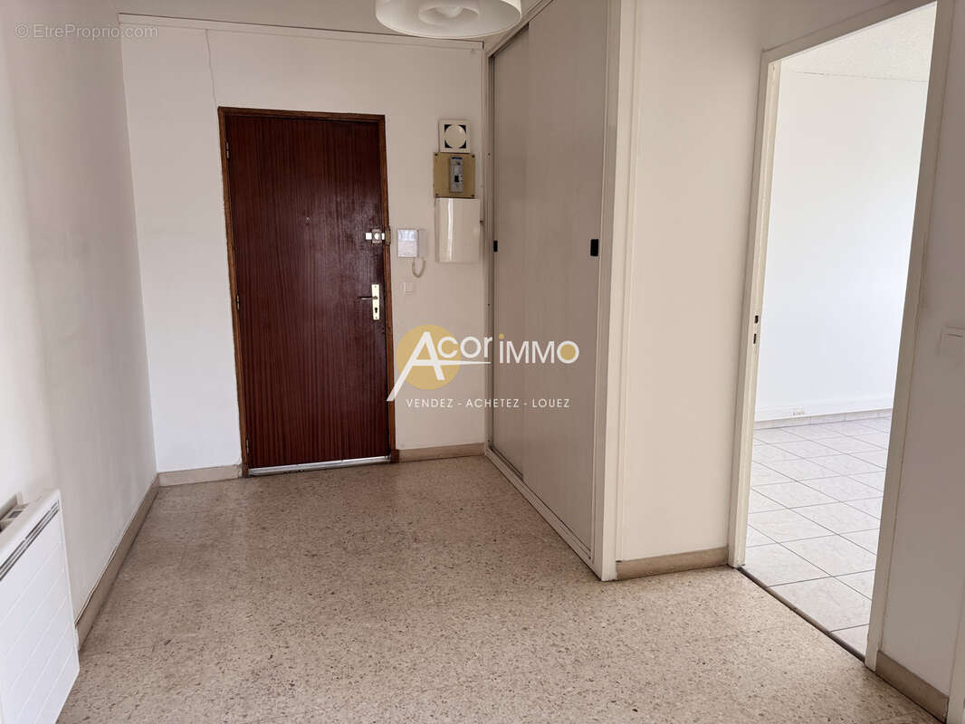 La Seyne Sur Mer, Centre, Appartement T3, 76m2, balcon - photo 4