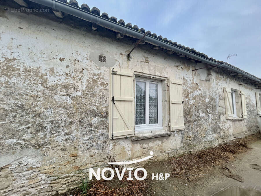 Maison à LENCLOITRE