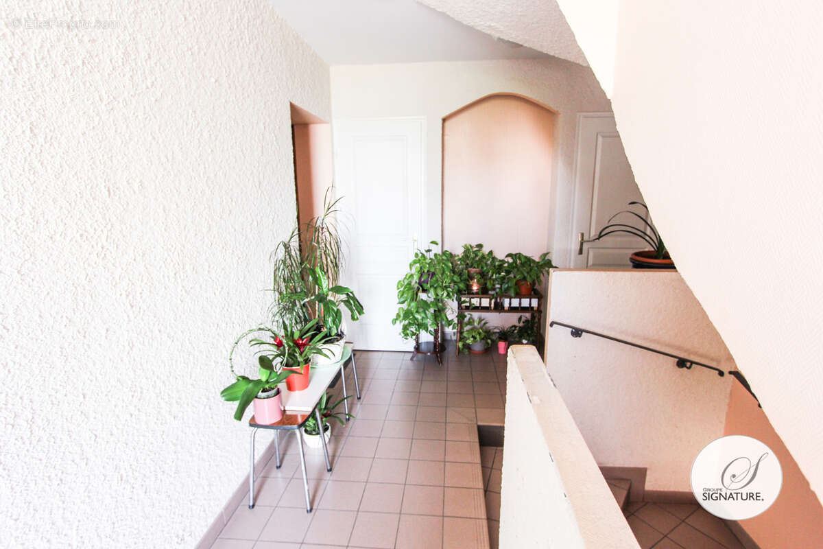 RARE LE CLOS LUCIE- T3 avec terrasse et garage - photo 2