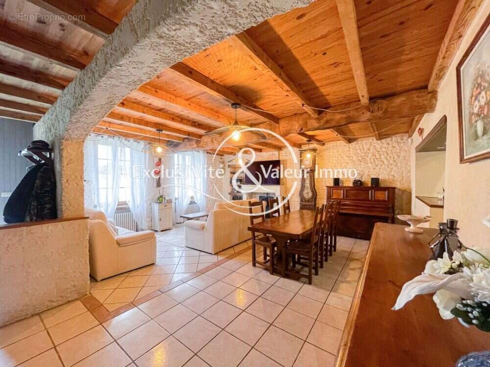 Maison à ARTHENAC