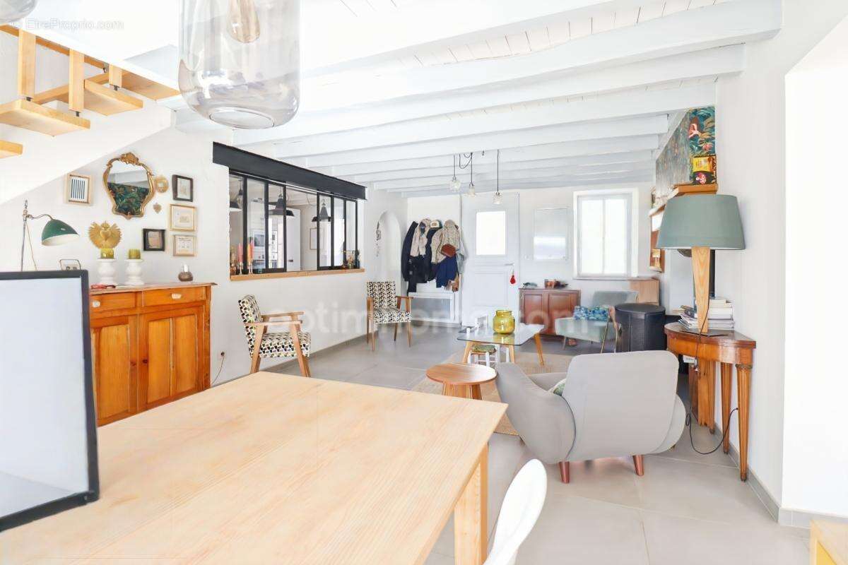 Maison de Charme - 132 m² - 6 pièces - 4 Chambres - Carport Double - Terrain 1256 m² -SAINT HILAIRE LA TREILLE (87) - photo 8