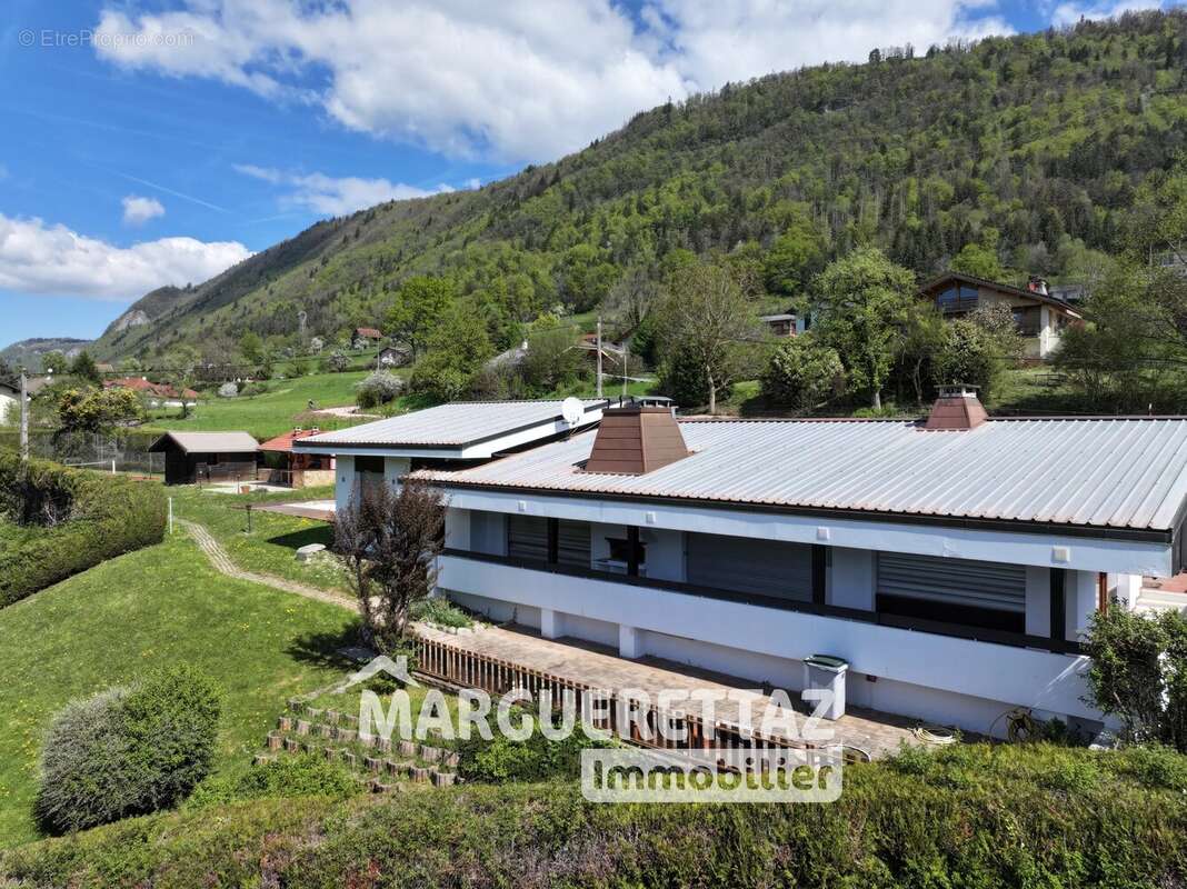 Maison à MARIGNIER