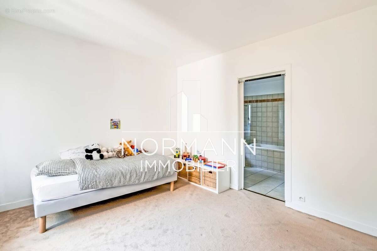 Neuilly sur seine - chezy / perronet - 3 chambres - balcons - parking - photo 12