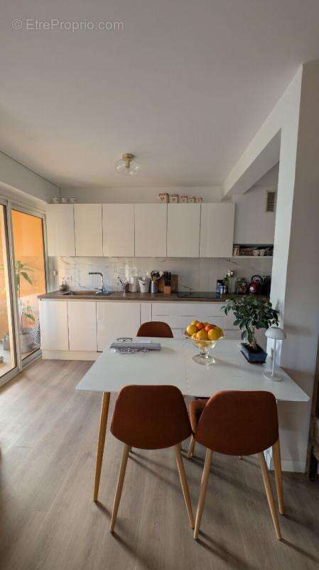 Grand t2  avec terrasse parking et cave . emplacement exceptionnel au c?ur de boulouris - photo 13