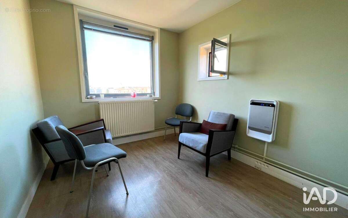 Photo 4 - Commerce à COURCOURONNES