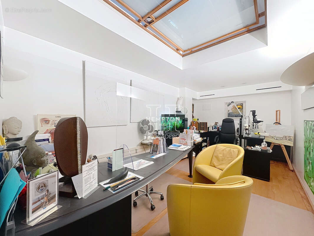 Commerce à PARIS-16E