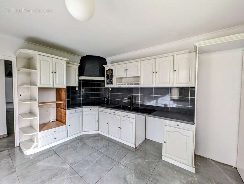 Maison plain-pied 140,5 m² - BRETIGNOLLES (79) - photo 4