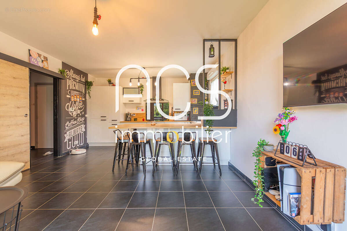 Appartement à CHATEAUNEUF-LES-MARTIGUES