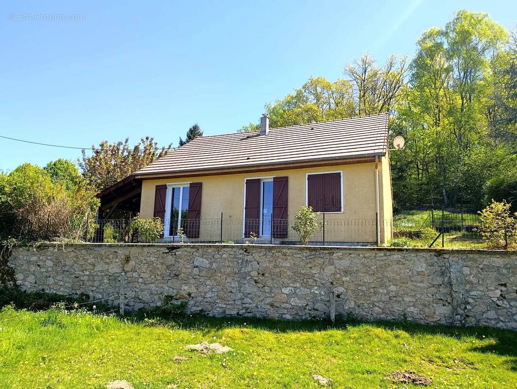 Maison à SAINT-MICHEL-DE-VEISSE