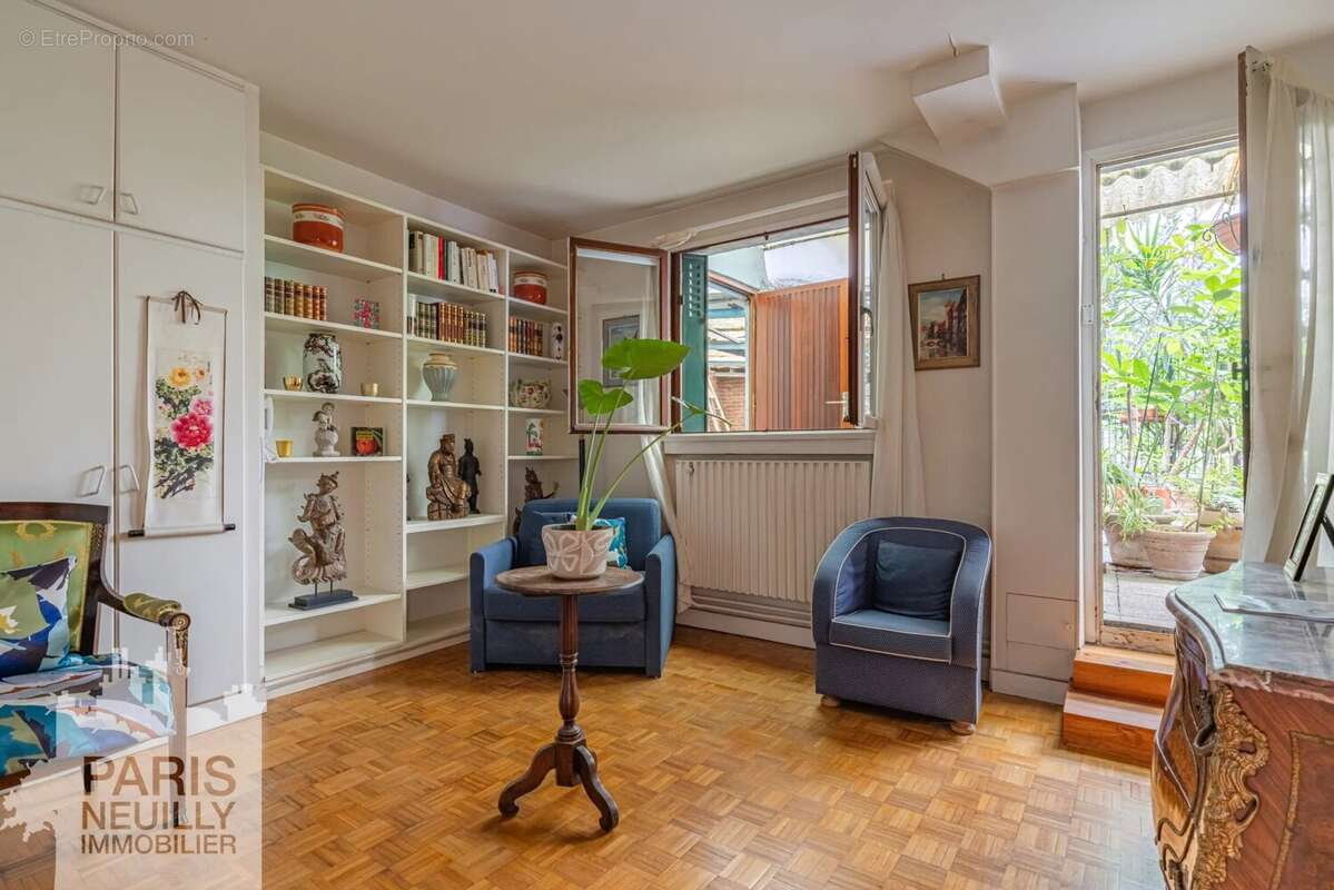 Appartement à PARIS-16E
