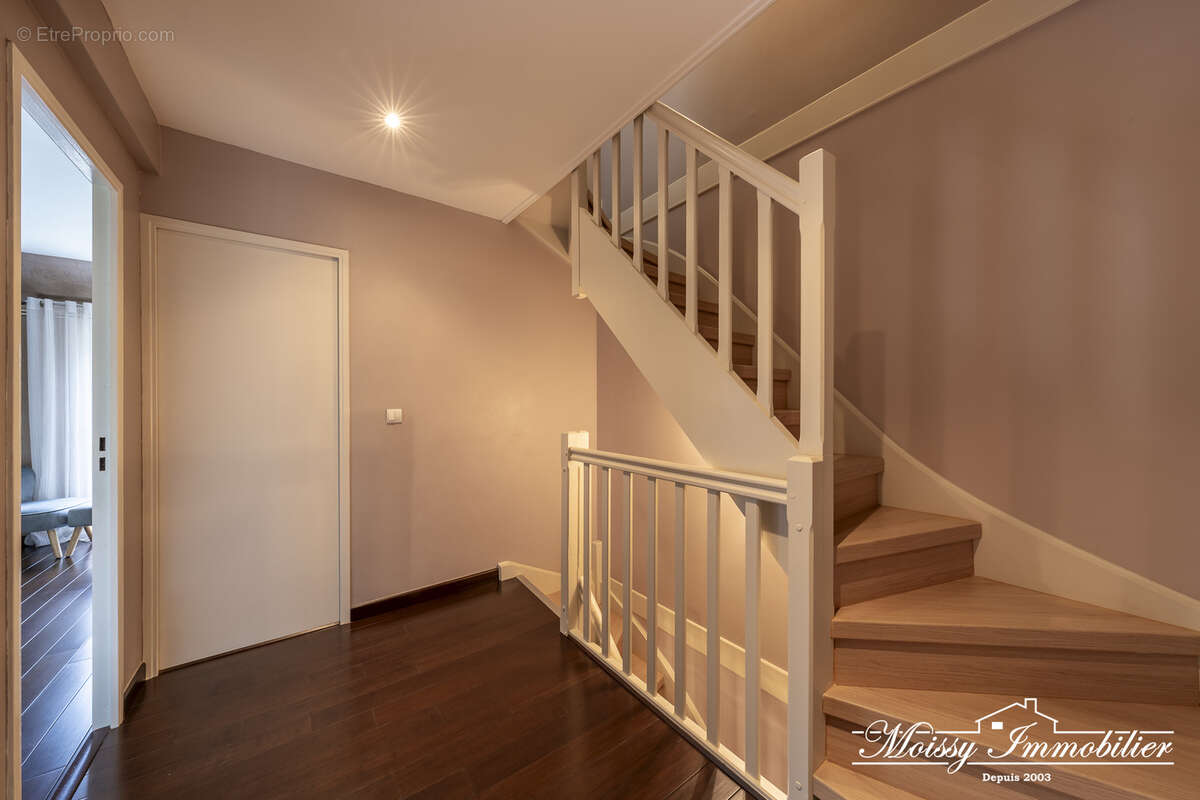 Maison à MOISSY-CRAMAYEL