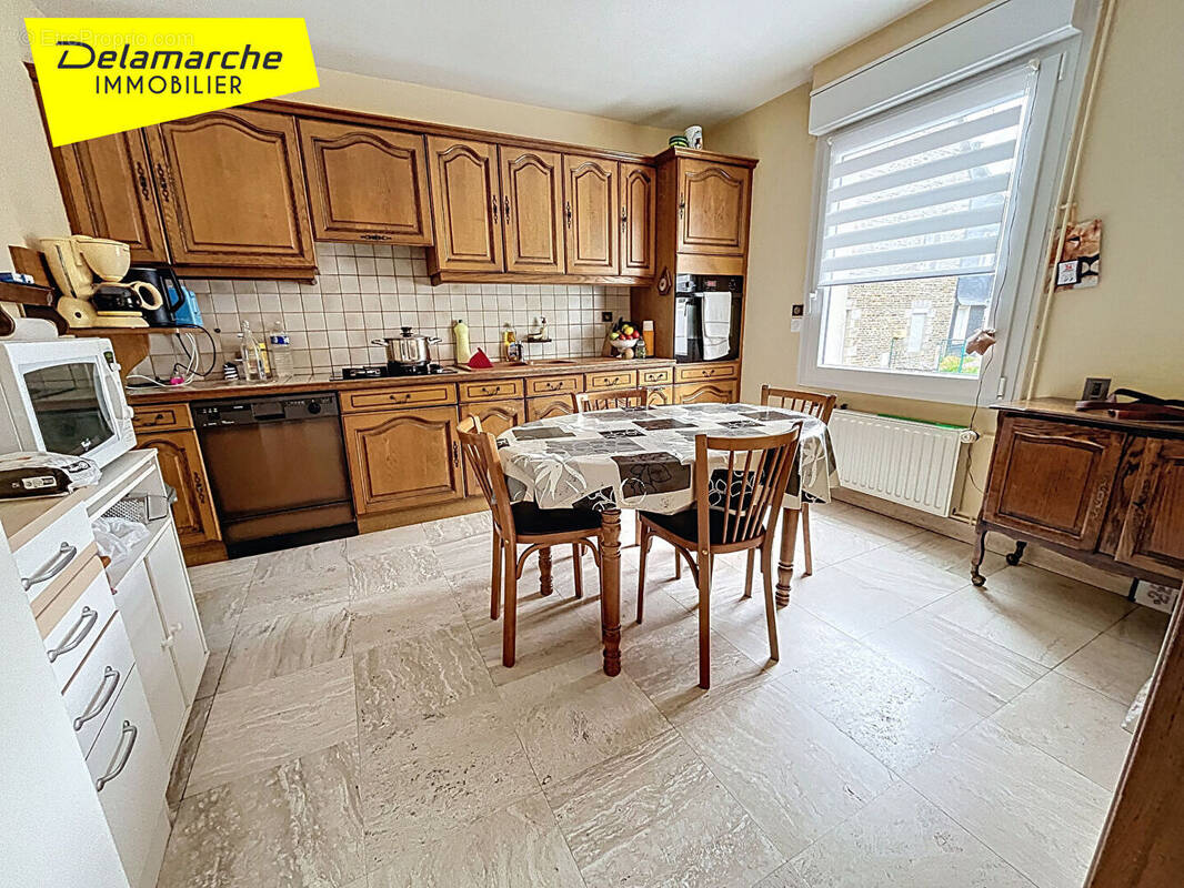 Maison à SAINT-HILAIRE-DU-HARCOUET