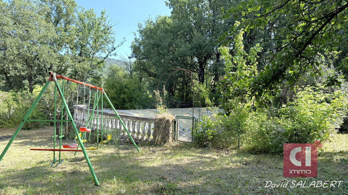 À vendre,  villa plain-pied  T5 + appartement indépendant sur terrain arboré à Garéoult - photo 13