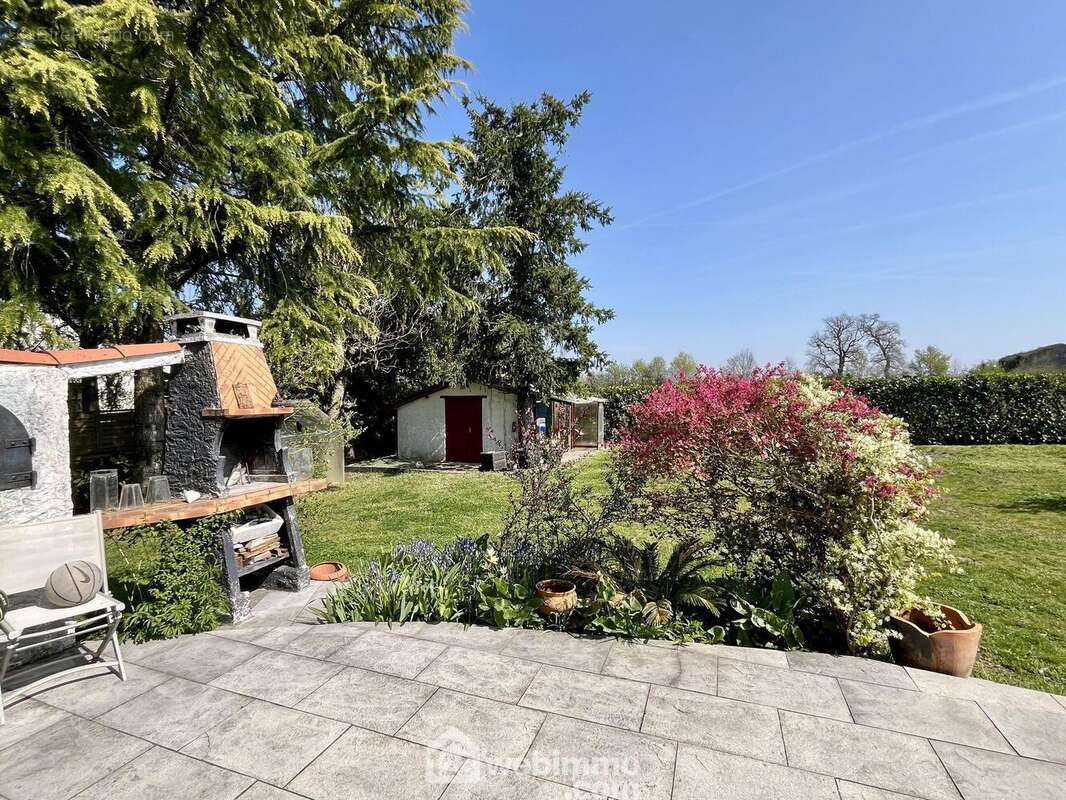 Maison 137 m² à Saint-Medard-En-Jalles  - photo 5