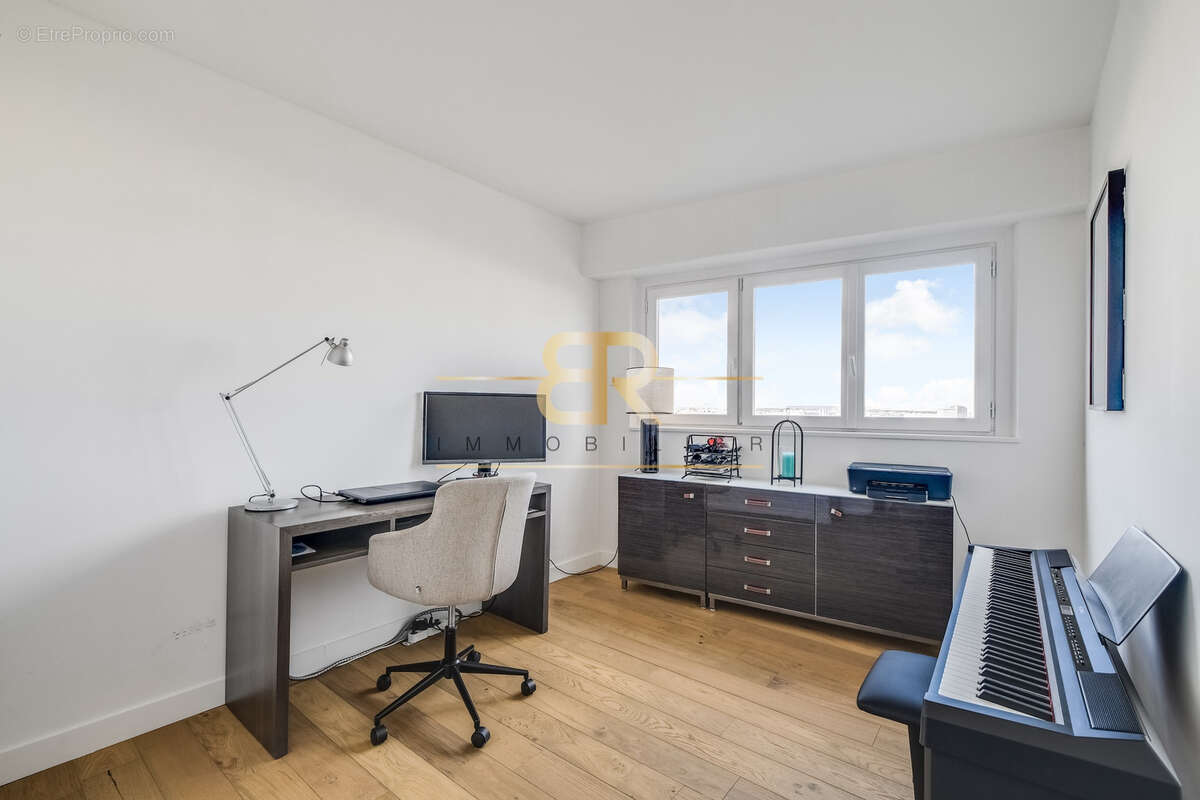 Appartement à COURBEVOIE