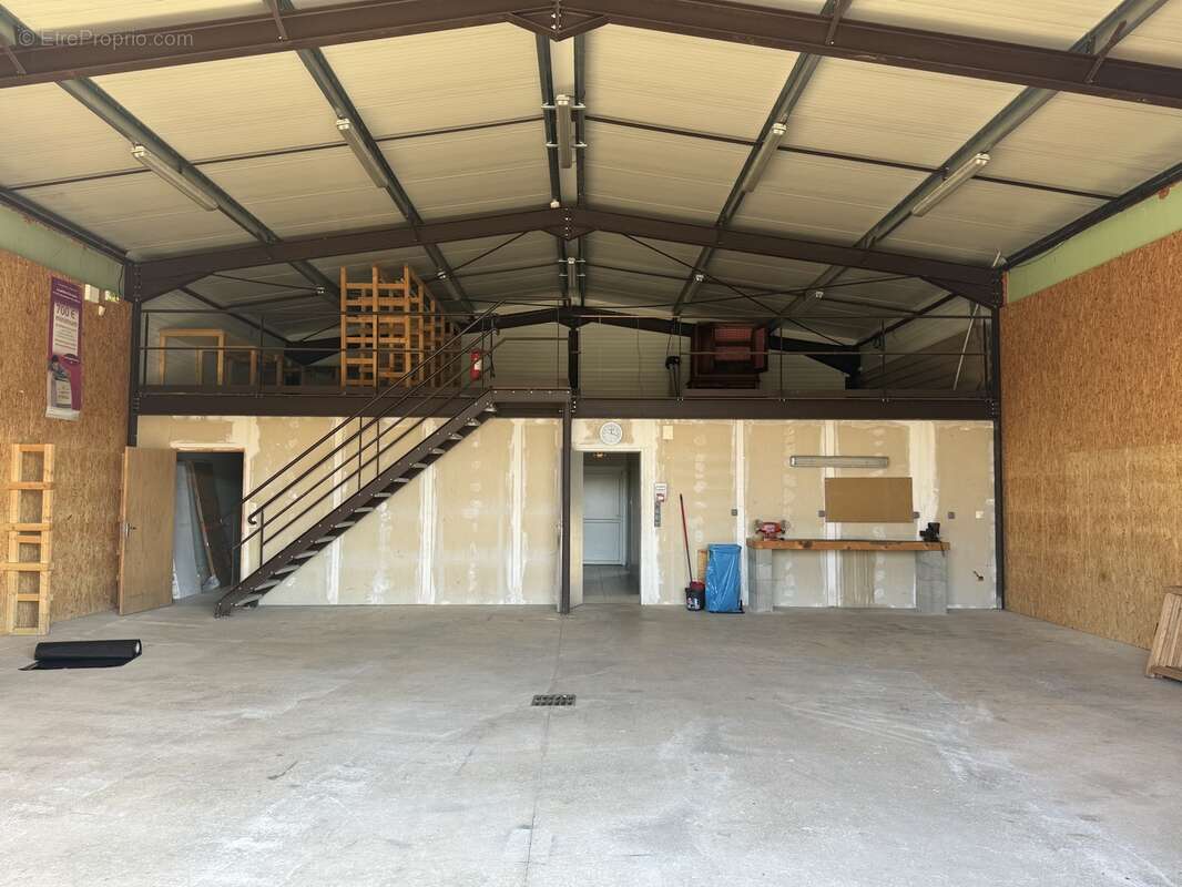 n°4 - Commerce à BENEVENT-L&#039;ABBAYE