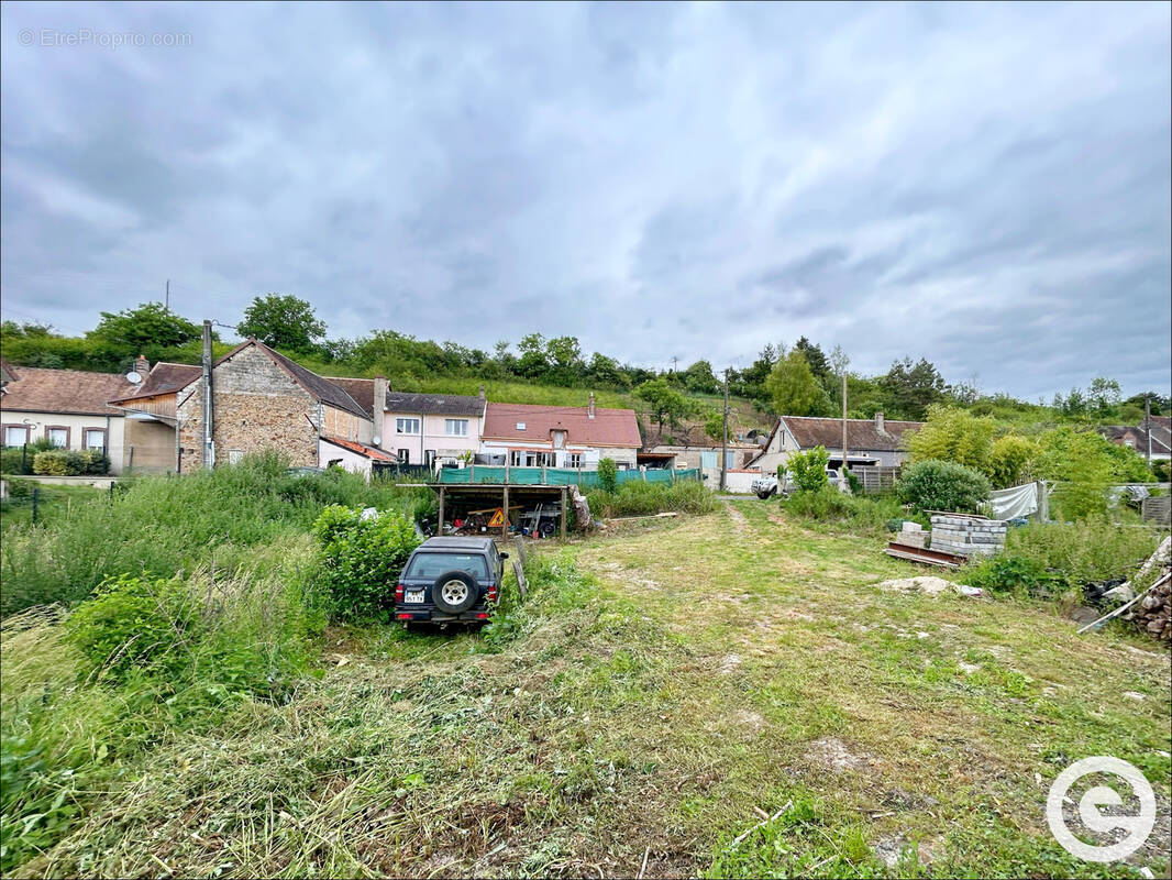 Terrain à LES SIEGES
