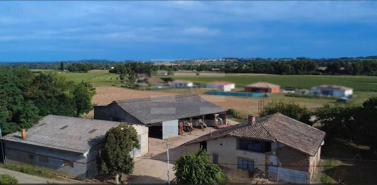 Maison à NEGREPELISSE