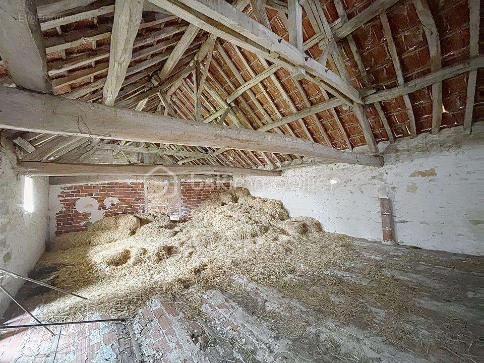 Beau corps de ferme habitation + batiments a renover - photo 17