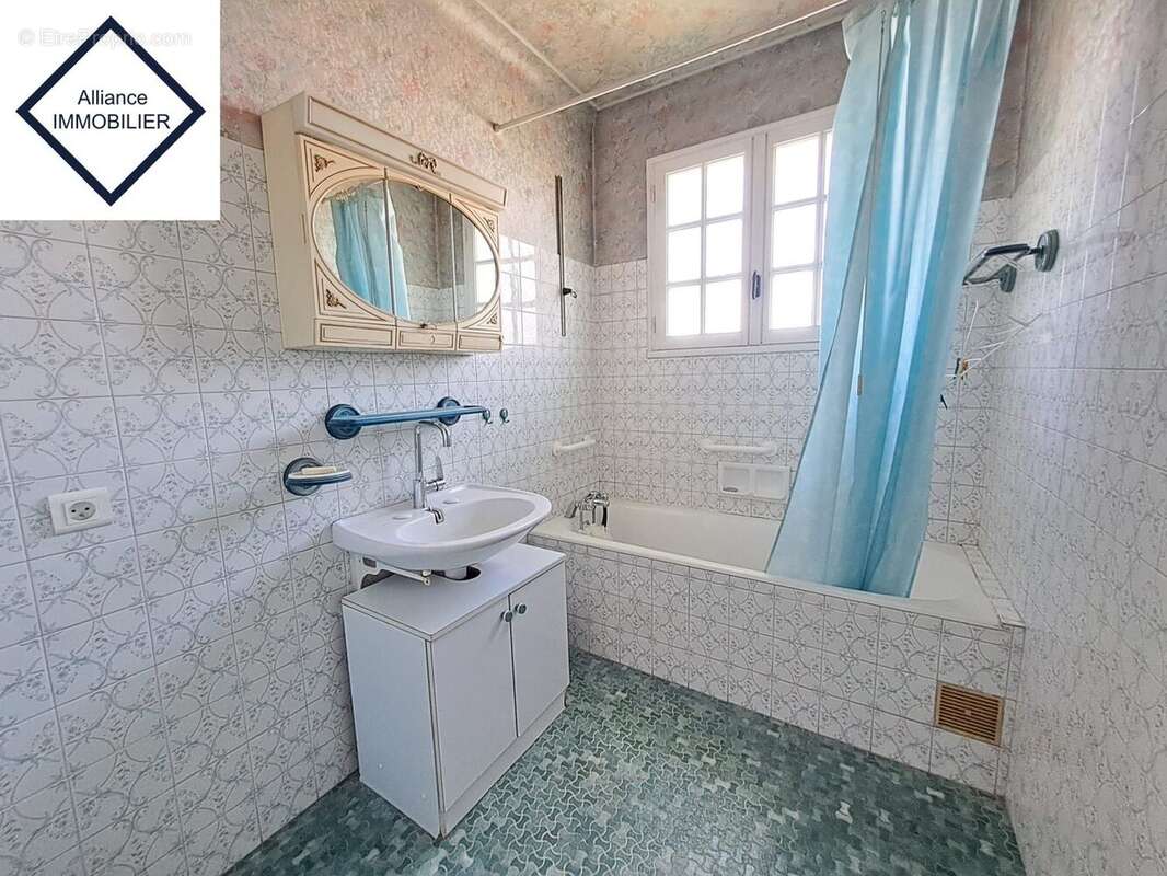 salle de bains - Maison à BECHEREL