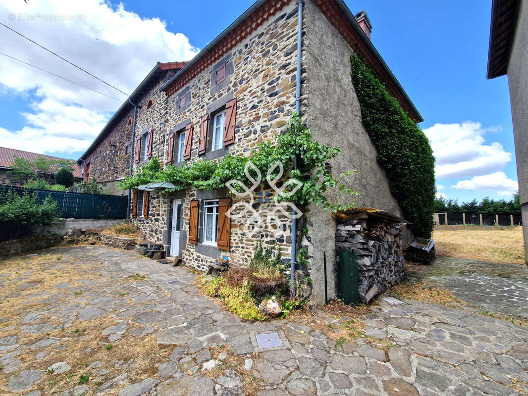 Maison à MASSIAC