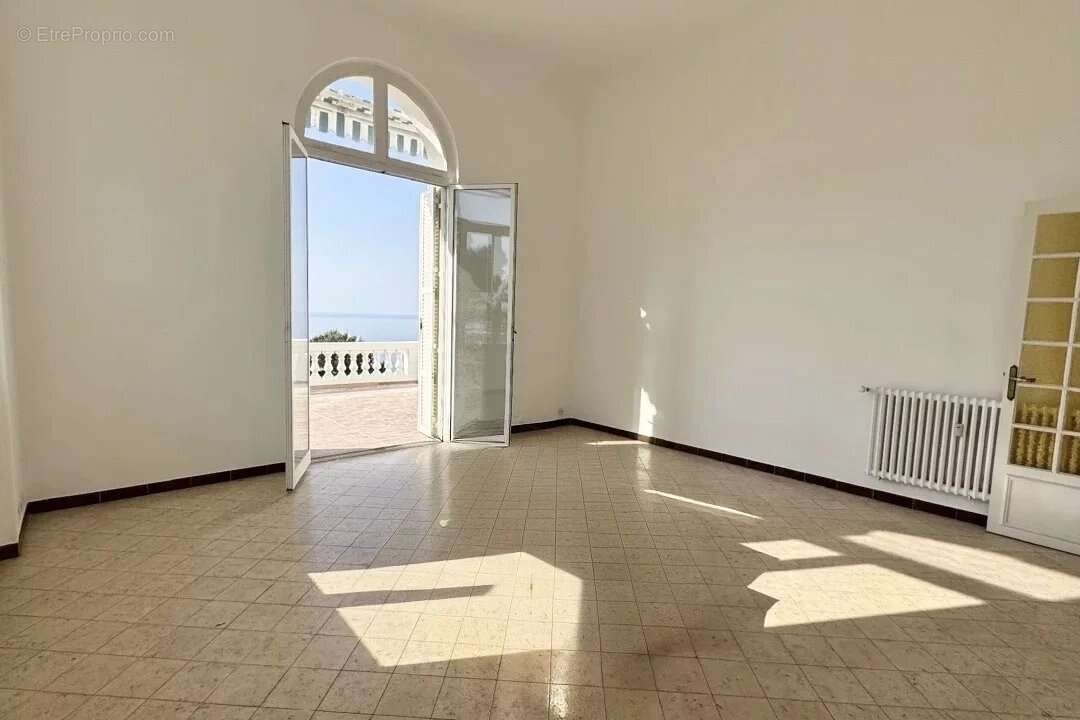 Appartement à ROQUEBRUNE-CAP-MARTIN