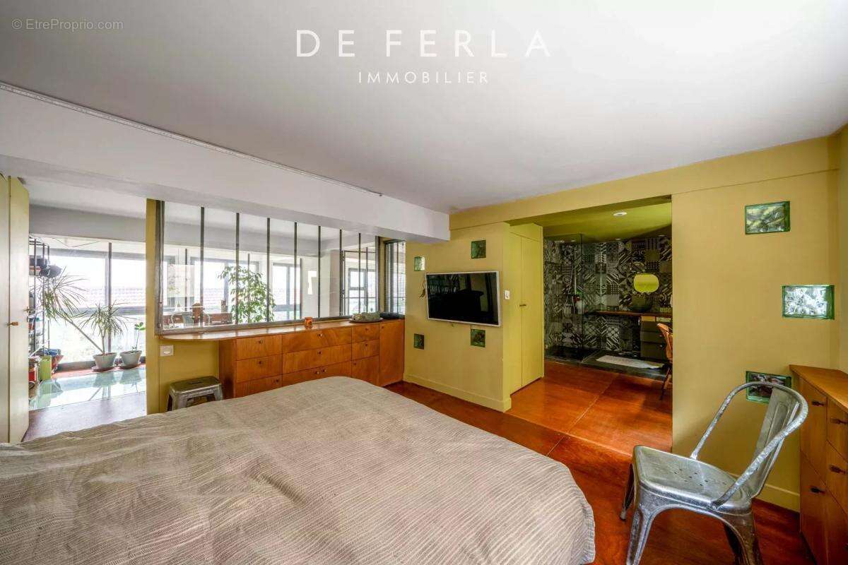 Appartement à PARIS-14E